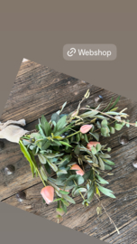 Groen boeket met tulpen