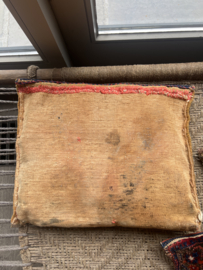 W1- Vintage Antiek Perzisch Kussen – Handgemaakt uit Kamelenzak