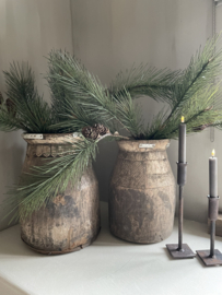 Hoge pot met houtsnijwerk w11
