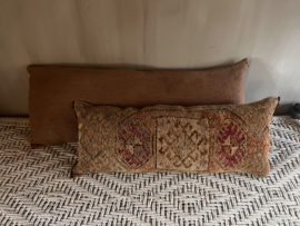 Prachtig xxl kussen nr 8 gemaakt van vintage Turks tapijt.