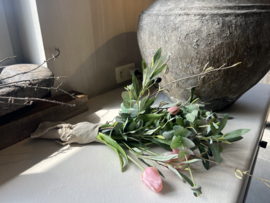Groen boeket met tulpen