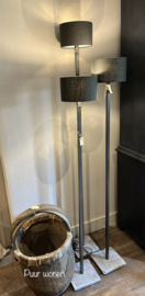 Strakke vloerlamp hoog in messing met vierkante buis - messing Aura Peeperkorn
