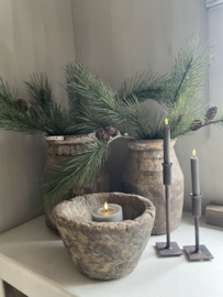 Hoge pot met houtsnijwerk w11
