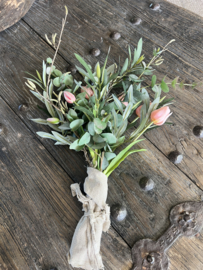 Groen boeket met tulpen