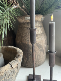 Hoge pot met houtsnijwerk w11