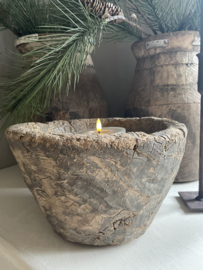 Hoge pot met houtsnijwerk w11