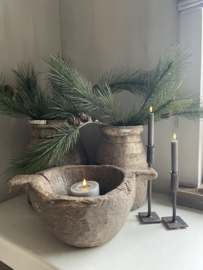 Hoge pot met houtsnijwerk w11