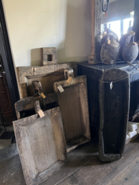 Trog met handvat, houten bak