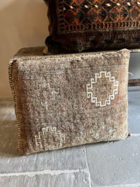 W8 -Vintage Antiek Perzisch Kussen – Handgemaakt uit Kamelenzak