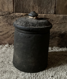 Stoere oude houten pot 17
