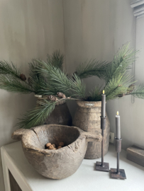 Hoge pot met houtsnijwerk w11