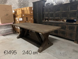 Stoere tafel oud hout  met kruispoot