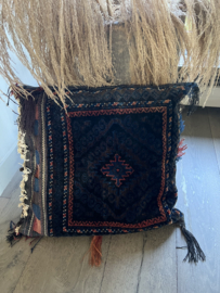 W15 -Vintage Antiek Perzisch Kussen – Handgemaakt uit Kamelenzak