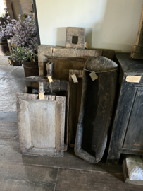 Trog met handvat, houten bak