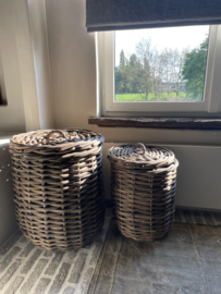 Set van grote en kleine rotan wasmand