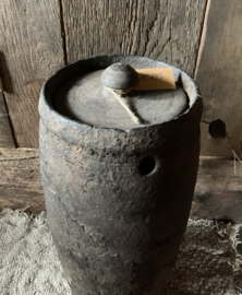 Oude houten pot 16