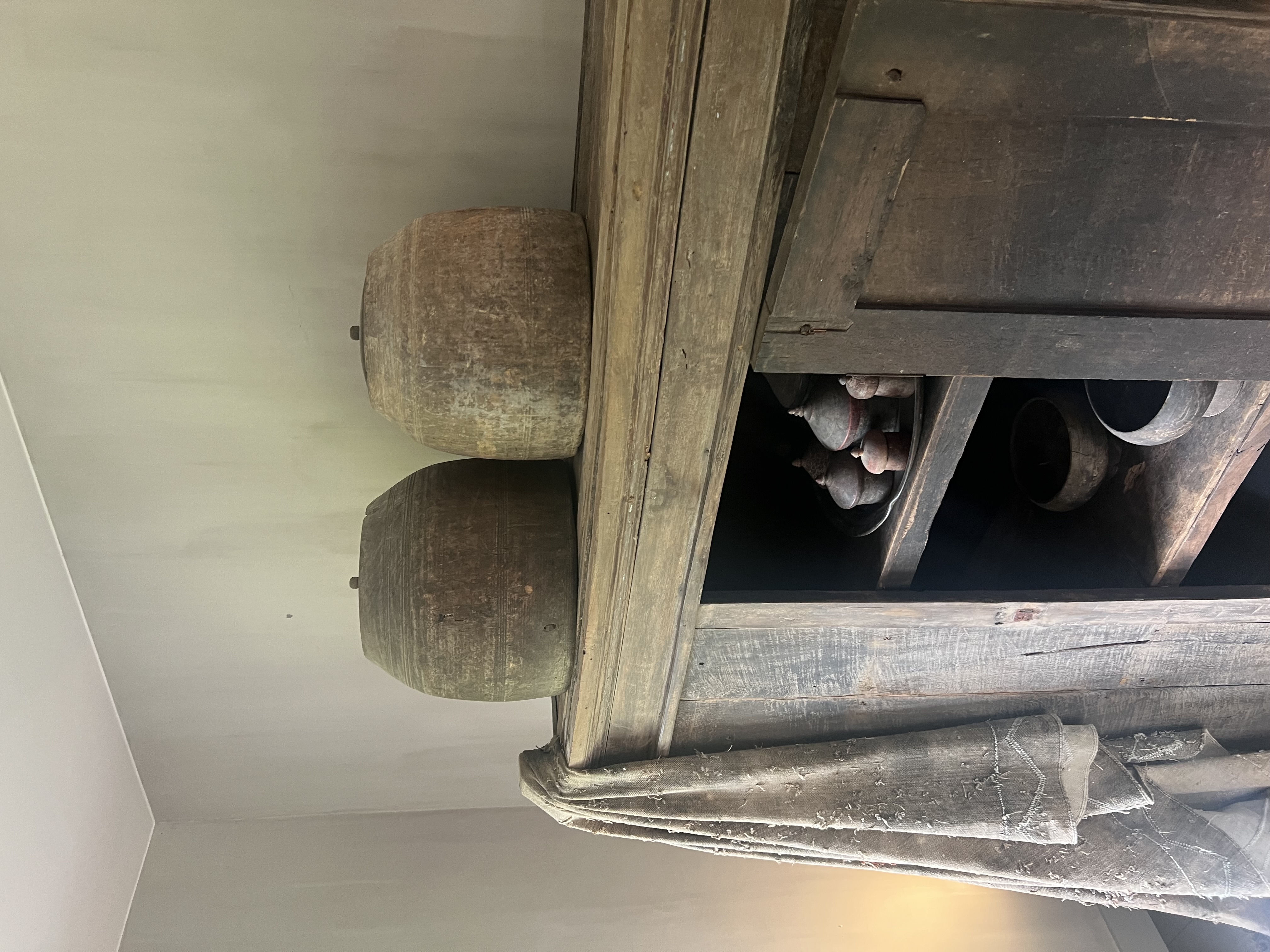 1-Grote houten pot met deksel (rechtse kruik)