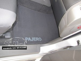 Mitsubishi Pajero III 3-deurs- Bijpassende set CLASSIC Velours automatten