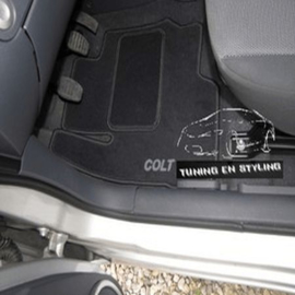CLASSIC Velours automatten met logo Mitsubishi Colt 6  2004-2012 5-deurs