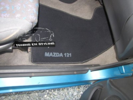 CLASSIC Velours automatten met logo Mazda 121 DB 1990-1996
