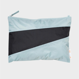 The New Pouch L 'Surf Spray & Black' - Susan Bijl UNTITLED
