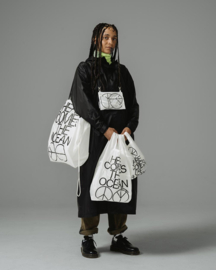 Shoppingbag L 'Peace Black' - Susan Bijl x Experimental Jetset
