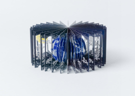 3D boek: Earth And The Moon 360 Book - Yusuke Oono