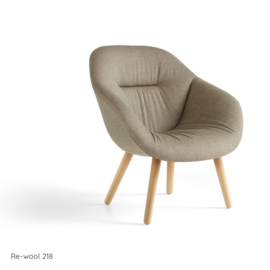 AAL 82 SOFT ronde houten poten, gestoffeerd - HAY
