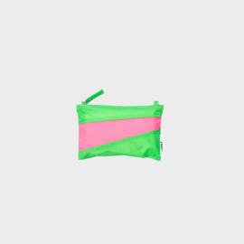 The New Pouch S 'greenscreen & fluo pink' - Susan Bijl AMPLIFY
