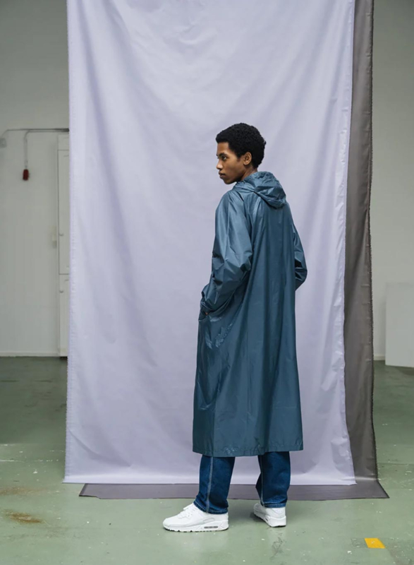 The New Raincoat small 'go' - Susan Bijl