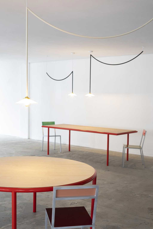 Wooden table round red - Muller Van Severen / Valerie Objects