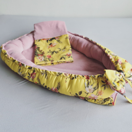 Babynestje + deken bloemen geel/oud roze