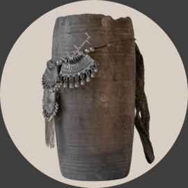 NEPALESE VAAS met woonketting