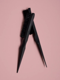 Infinity teasing brush