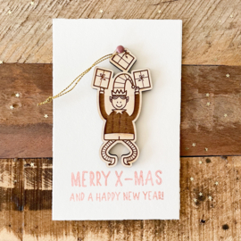 Luxe kerstkaart met houten label - Kerstelf