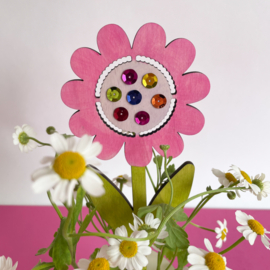 Bloemenhouder met tekst juf/einde schooljaar