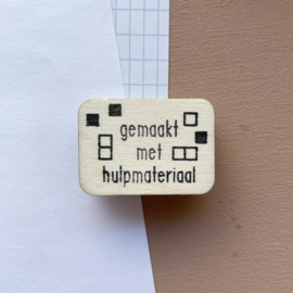 Stempel - 'gemaakt met hulpmateriaal'