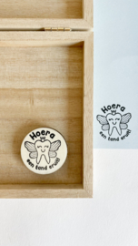 Stempel - hoera een tand eruit