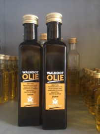 Walnootolie 250 ml in donkere fles