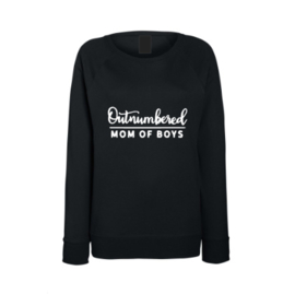 Dames Sweater Outnumbered mom of boys