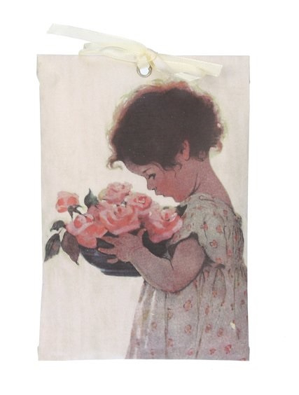 Geurzakje Meisje met rozenmand (english rose) 17x11,5cm