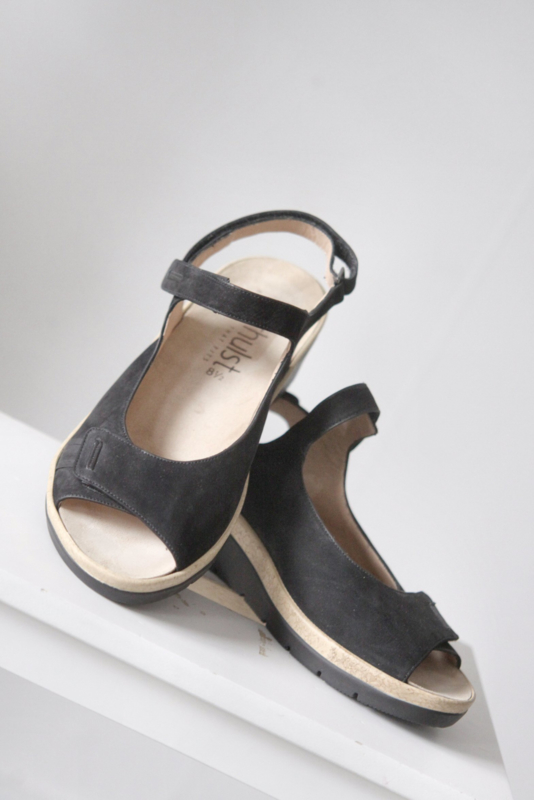 leveren aangenaam Voorspellen Verhulst - Zwart suede comfort sandalen met klittenband - Mt 42,5 / 8,5 H |  NEW IN | Galamini Store