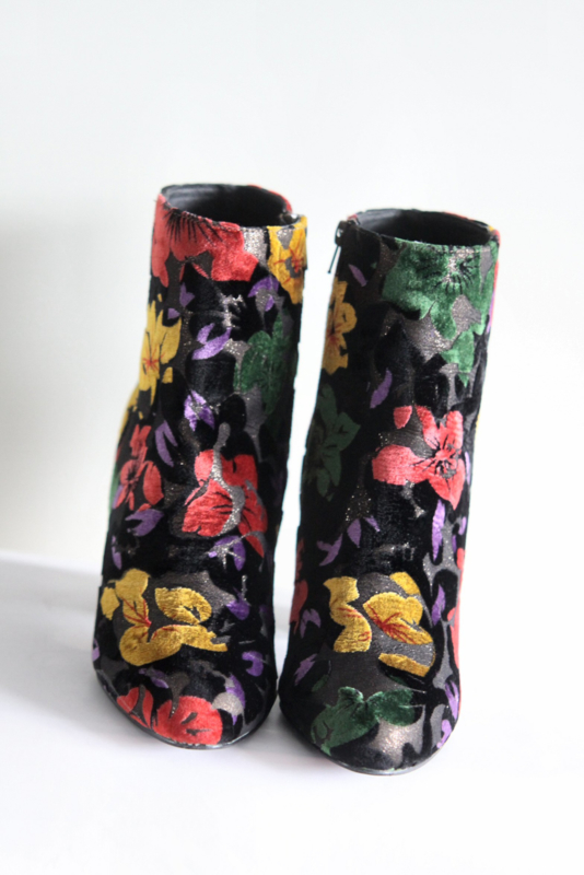 vloek diep Huisdieren Sacha - Zwart velours enkellaarsjes met bloemen - Mt 41 | NEW IN | Galamini  Store