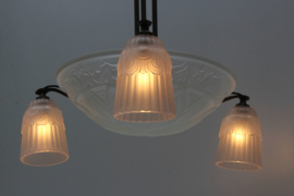 Art Deco Franse hanglamp geometrisch design in coup en drie kappen
