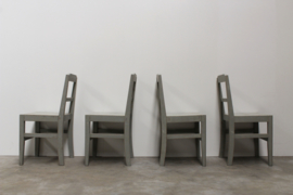 26 x Vintage stoelen hout gerestyled in grijs. Verkocht vanaf set van Vier .