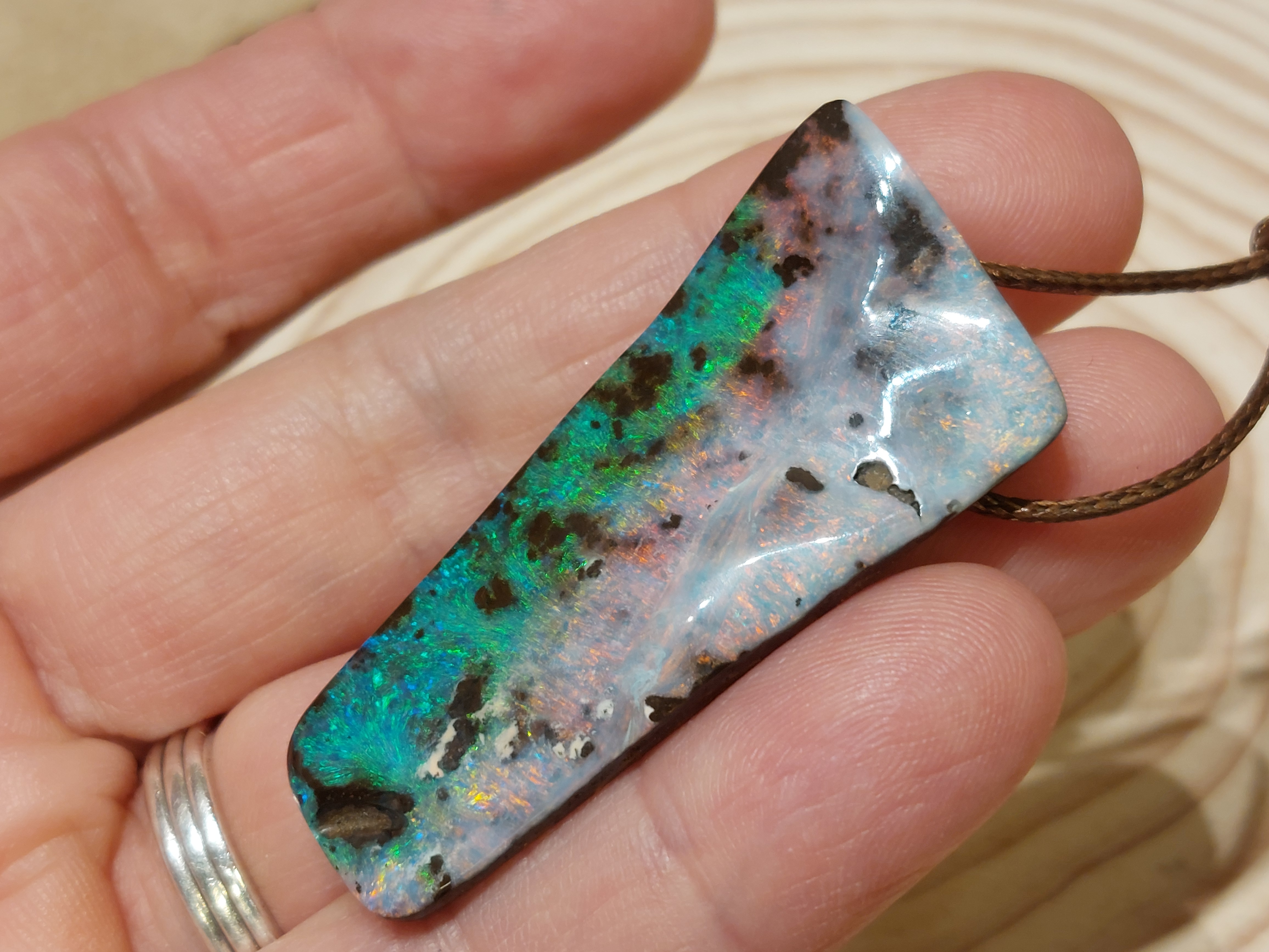 Boulder opaal hanger doorboord