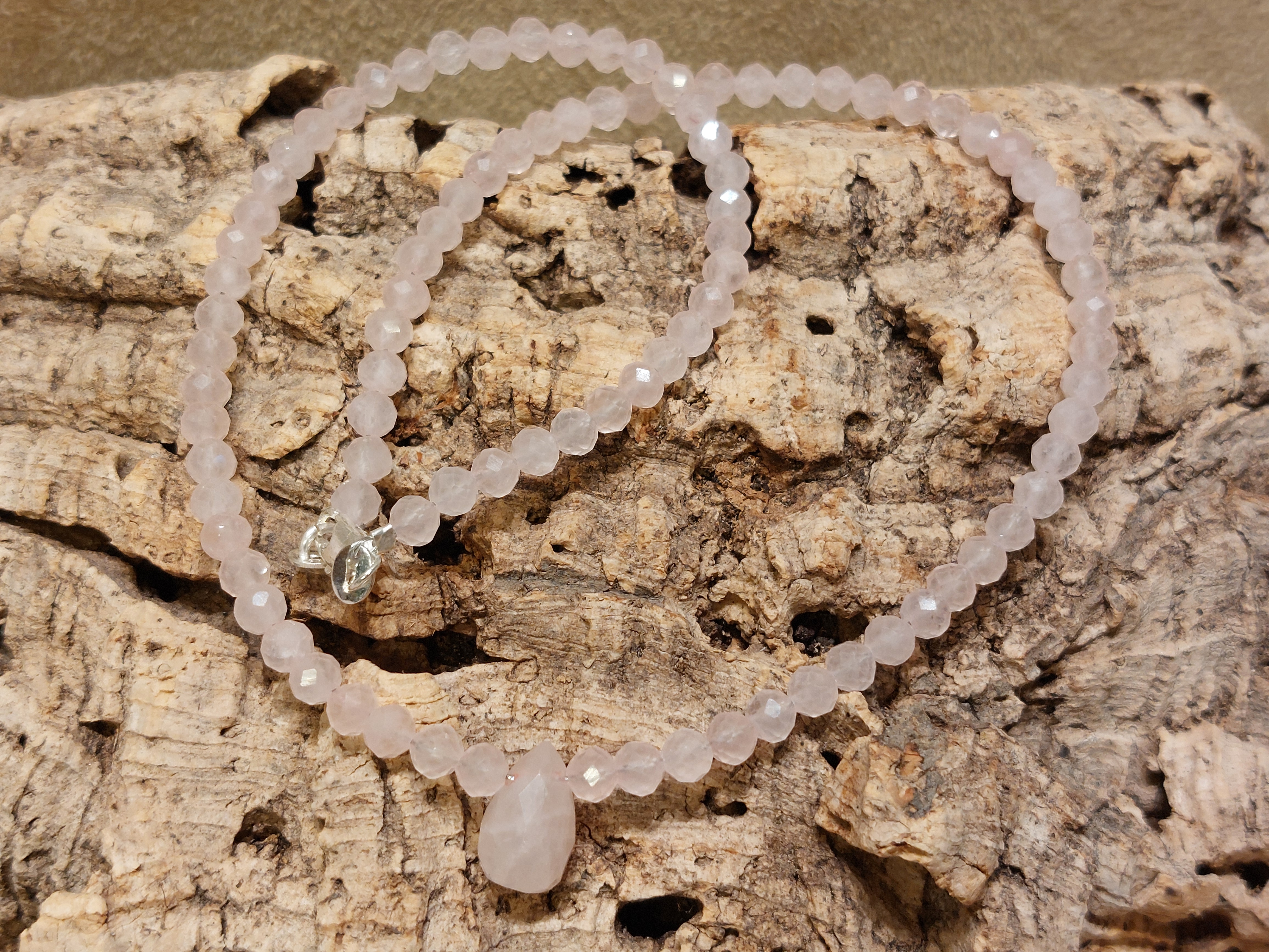 Rozenkwarts ketting met hanger facet geslepen