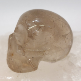 Rookkwarts met rutielnaalden human skull