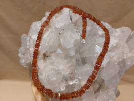 Hessoniet granaat ketting