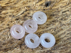 Rozenkwarts kraal om aan halsband te maken